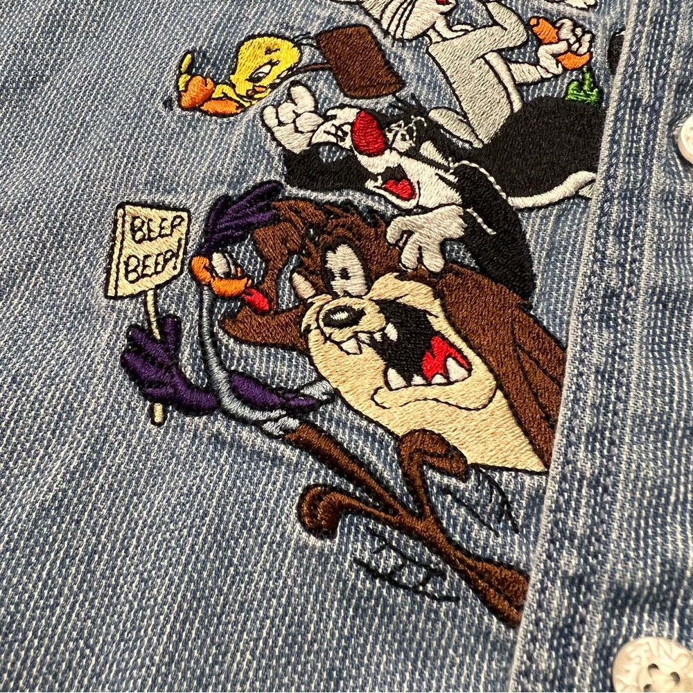 VTG 90s Warner Bros Looney Tunes Denim Embroidered button up shirt small - Picture 3 of 13